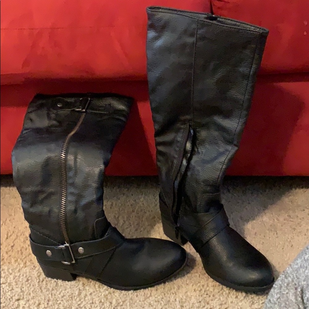 Authentic American Heritage boots size 7.